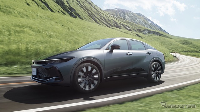 トヨタ クラウン(クロスオーバー) RS アドバンスド(ブラック×プレシャスメタル)<オプション装着車>