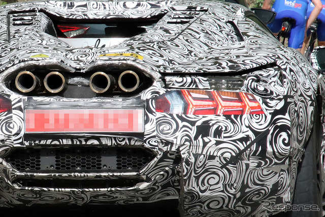 ランボルギーニの新型フラッグシップモデル(スクープ写真)