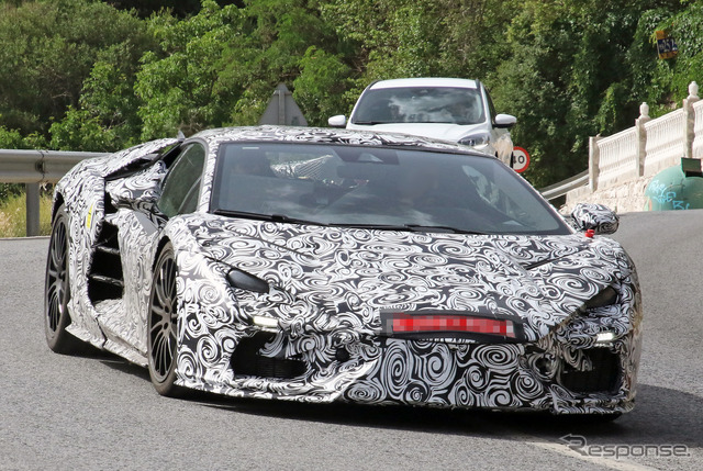 ランボルギーニの新型フラッグシップモデル(スクープ写真)