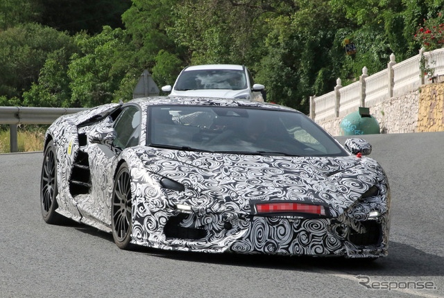 ランボルギーニの新型フラッグシップモデル(スクープ写真)