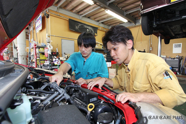 メカニックは自動車整備士の国家資格などを有するプロフェッショナルばかり