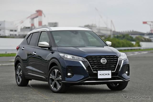 日産 キックス 改良新型で追加された4WDの「X FOUR」(写真はツートーンインテリアエディション)