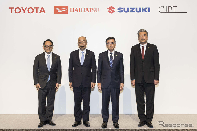 左から、トヨタ自動車 豊田章男社長、ダイハツ工業 奥平総一郎社長、スズキ 鈴木俊宏社長、コマーシャル・ジャパン・パートナーシップ・テクノロジーズ 中嶋裕樹社長(2021年7月共同記者会見)