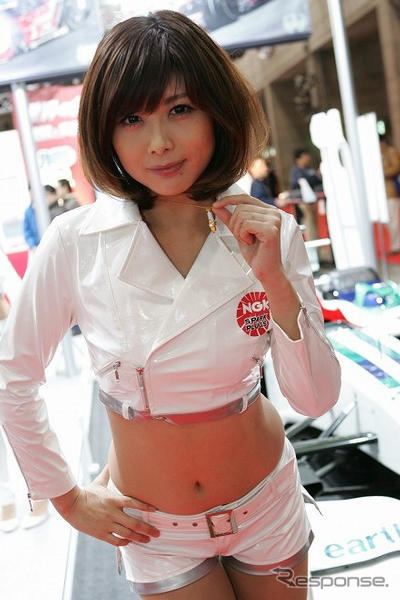 【東京オートサロン09】写真蔵…NGK がスパーク