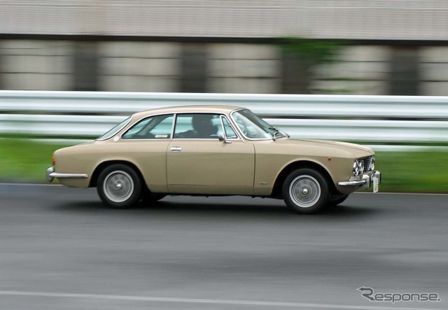 往年の名車アルファロメオも走行会に参加