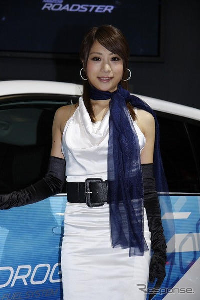 【東京オートサロン09】写真蔵…マツダ アクセラ & プレマシー 水素REHV