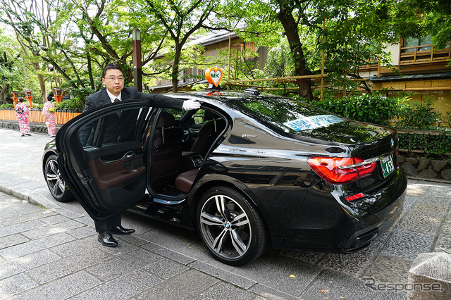 NKタクシー（BMW 740e）