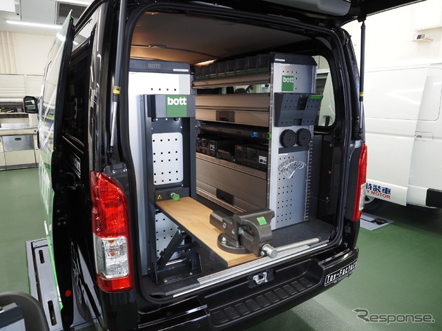 多数の工具の運搬用に収納に特化した展示車両