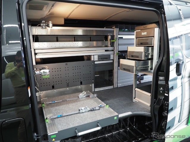 多数の工具の運搬用に収納に特化した展示車両