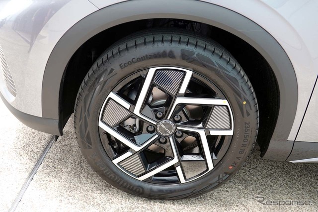 タイヤはコンチネンタルの「エココンタクト6Q」で、サイズは235/50R18