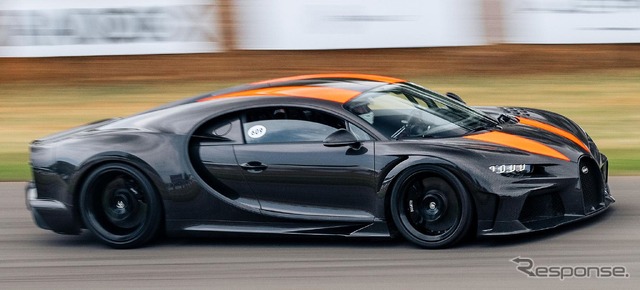 ブガッティ・シロン・スーパースポーツ 300+