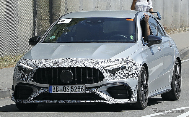 メルセデス AMG A45 改良新型プロトタイプ(スクープ写真)