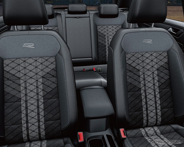 VW Tロック TDI R-ライン シート(フリントグレー)