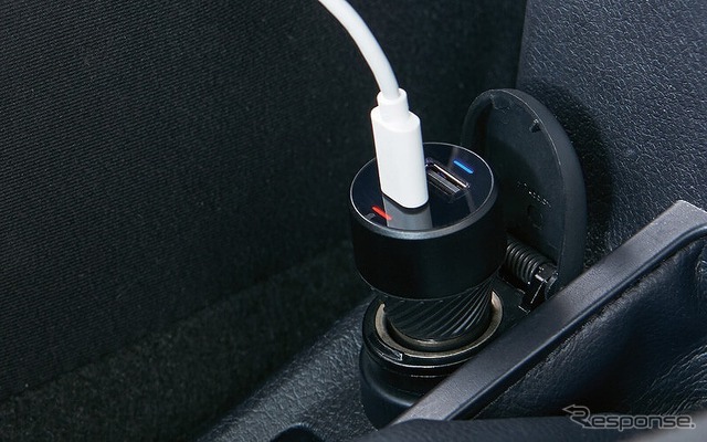 MPA-CCU14BK/15BK 充電状況がわかるLEDを装備