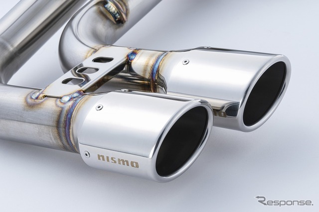 NISMOロゴが入ったテールエンド