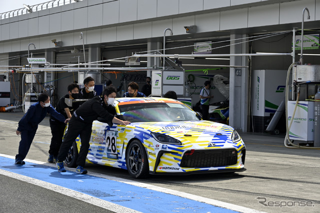 28号車ORC ROOKIE GR86 CNF ConceptのGR86