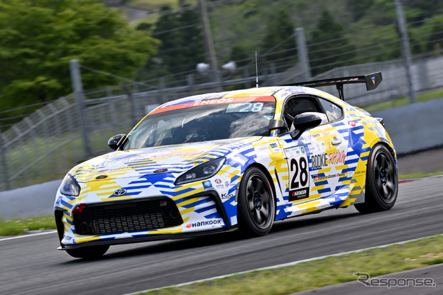 28号車ORC ROOKIE GR86 CNF ConceptのGR86