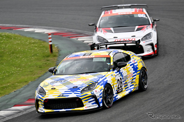 28号車ORC ROOKIE GR86 CNF ConceptのGR86