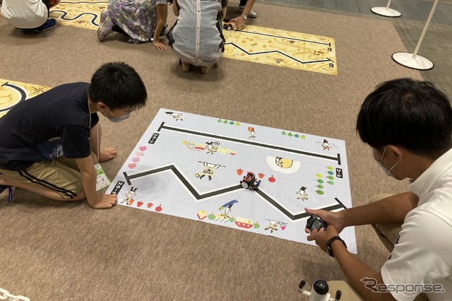 ラインに沿って自動的に動く車を作って遊ぼう(ダイハツ工業/キッズエンジニア2022)