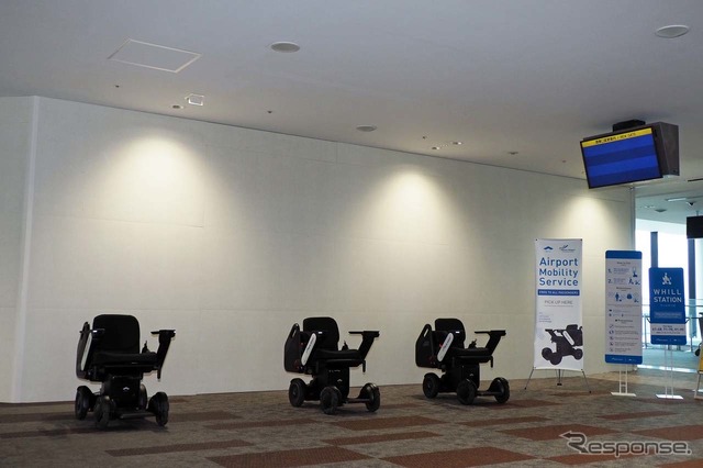 成田空港第2ターミナルでの実証実験では3台のパーソナルモビリティが準備される