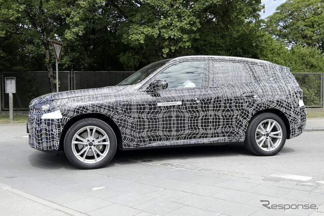 BMW X3 次期型に追加されるPHEV(スクープ写真)