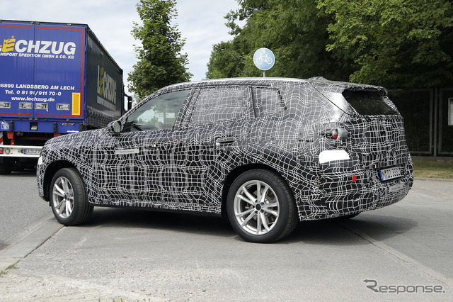 BMW X3 次期型に追加されるPHEV(スクープ写真)