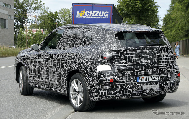 BMW X3 次期型に追加されるPHEV(スクープ写真)