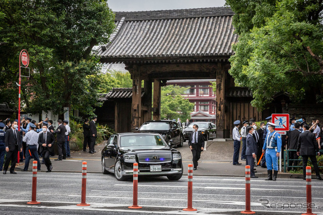 告別式後、安倍元総理の遺体を載せ増上寺を出る寝台車(7月12日)