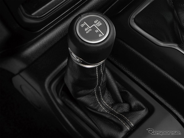 セレクトラックフルタイム 4×4システム