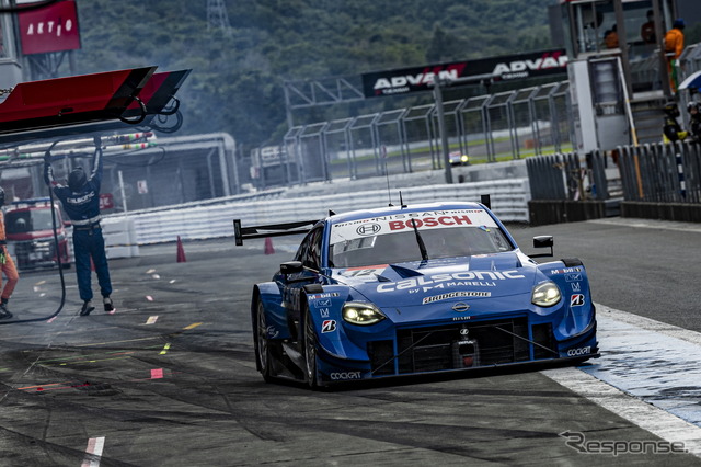 2位の#12 カルソニック IMPUL Z(平峰一貴/ベルトラン・バゲット)