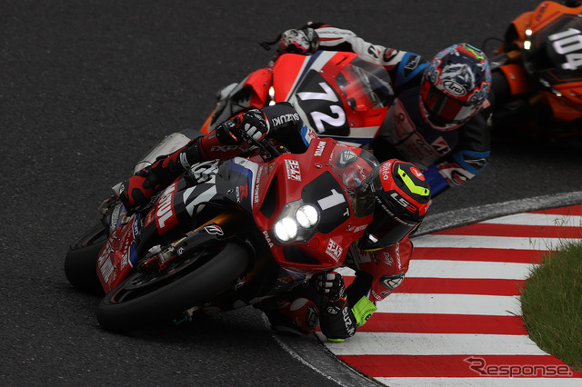 3位の#1 Yoshimura SERT Motul(G・ブラック/渡辺一樹)