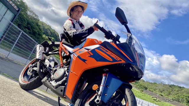 KTM RC390と丸山浩氏
