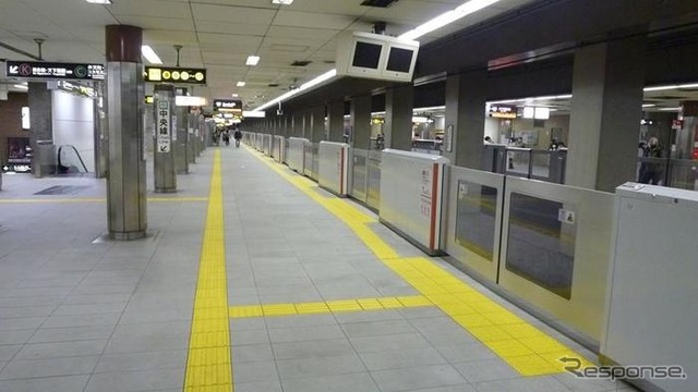 大阪メトロ・堺筋本町駅：可動式ホーム柵