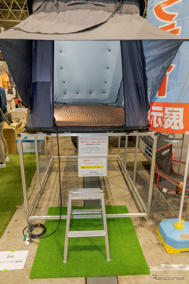 『Easy Camper ShellFish』はコンパクトながらセミダブルのベッドサイズが確保されるので、ひとりで利用なら十分な広さ。もちろんふたりでの使用も可能。