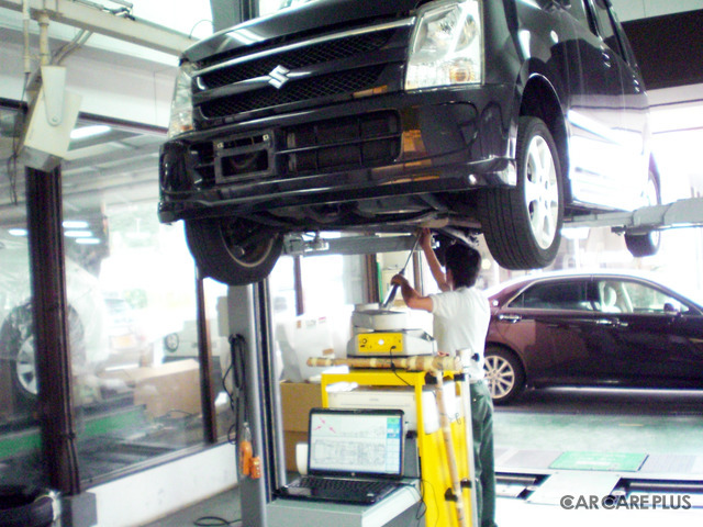 最新型の車両もしっかり修理するための設備(三次元計測器)を導入している