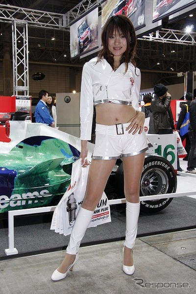 【東京オートサロン09】写真蔵…NGK でスパーク