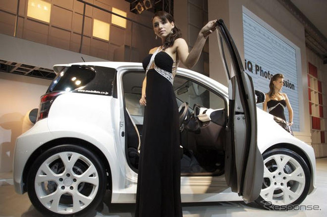 【東京オートサロン09】写真蔵…トヨタ iQ フォトセッション