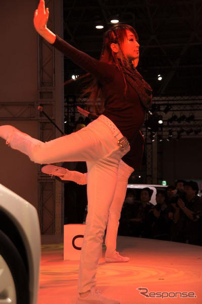 【東京オートサロン09】写真蔵…トヨタ iQ フォトセッション