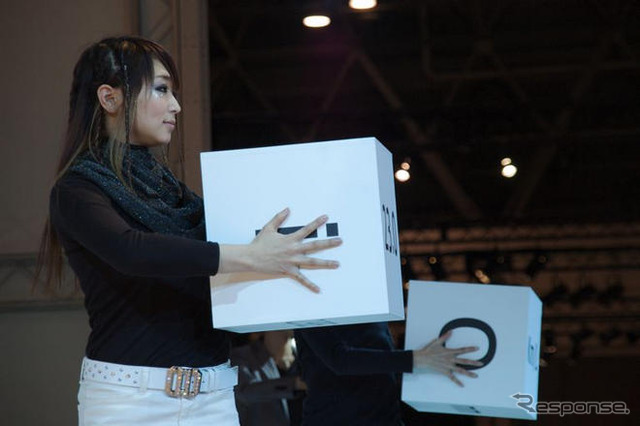 【東京オートサロン09】写真蔵…トヨタ iQ フォトセッション
