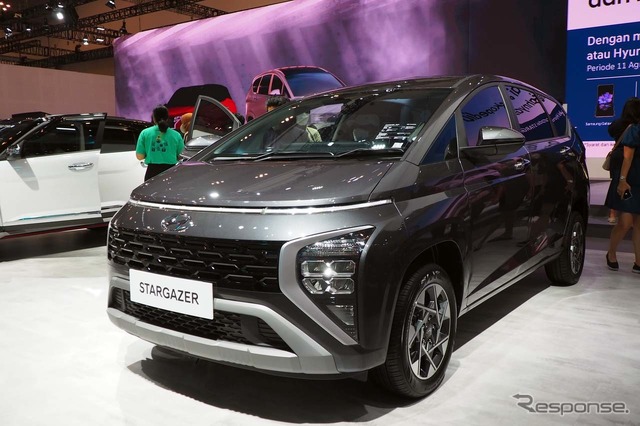3列シートのMPV、スターゲイザー。左右いっぱいに広がるデイライトが個性的だ
