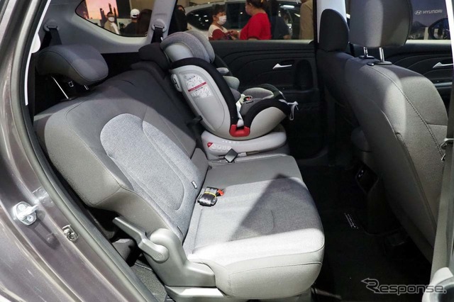 3列シートのMPV、スターゲイザーのセカンドシート。ワンタッチでたためる