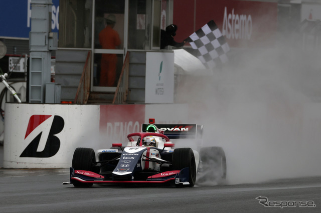 優勝した#64 山本尚貴(TCS NAKAJIMA RACING)
