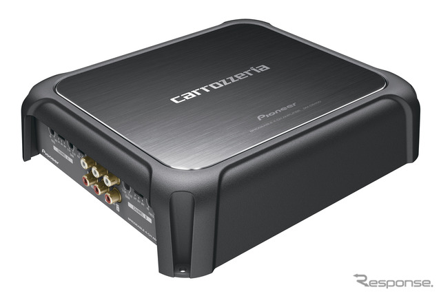 「ブリッジ接続」が可能な「4chパワーアンプ」の一例(カロッツェリア・GM-D8400)。