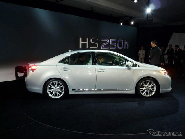 【デトロイトモーターショー09】レクサス HS250h は「ぜんぜん違う」