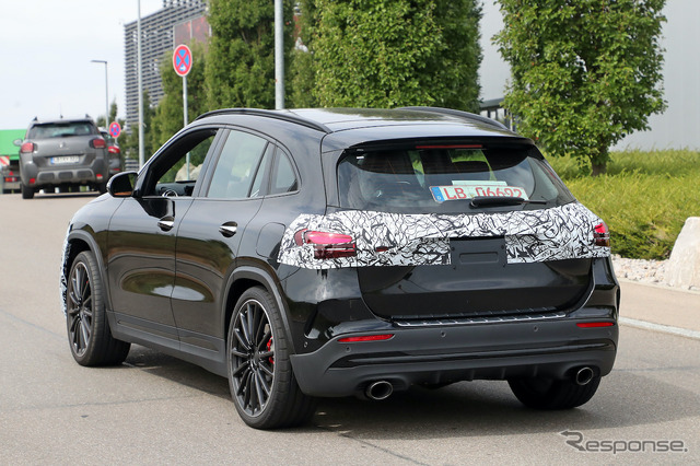 メルセデスAMG GLA35 改良新型プロトタイプ（スクープ写真）