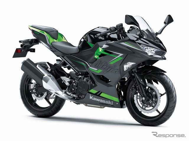 カワサキ Ninja 400(エボニー×メタリックマグネティックダークグレー)