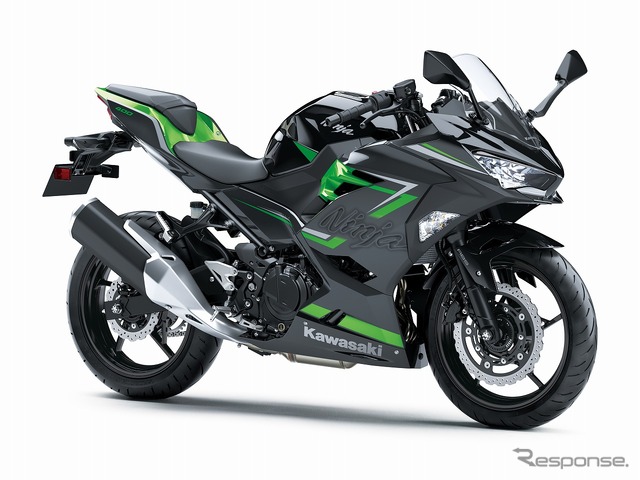 カワサキ Ninja 400（エボニー×メタリックマグネティックダークグレー）