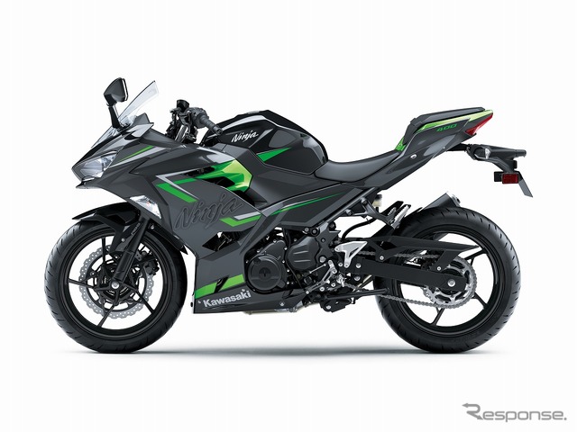 カワサキ Ninja 400（エボニー×メタリックマグネティックダークグレー）