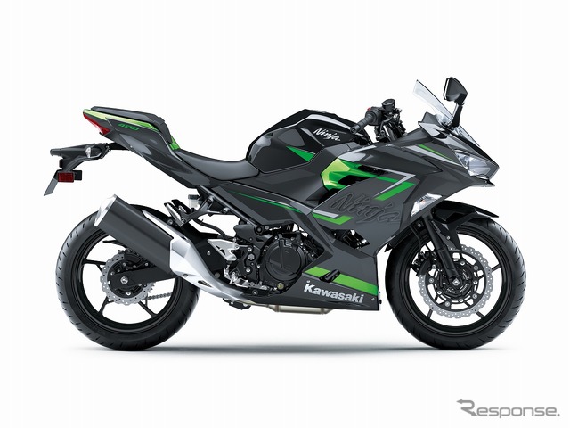 カワサキ Ninja 400(エボニー×メタリックマグネティックダークグレー)