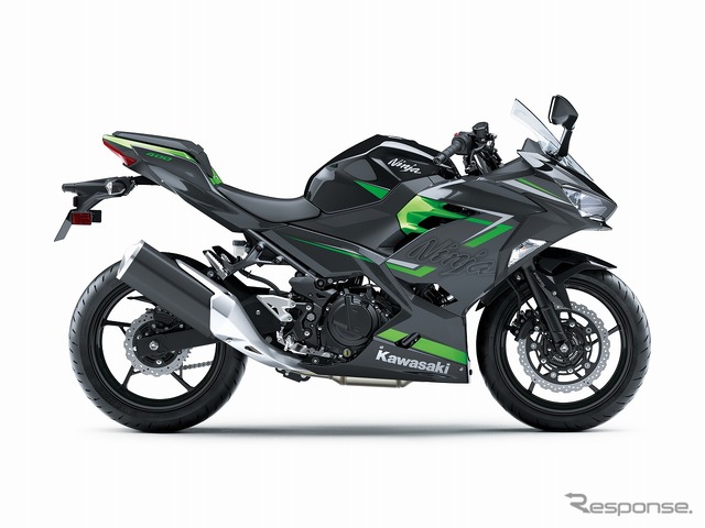 カワサキ Ninja 400（エボニー×メタリックマグネティックダークグレー）